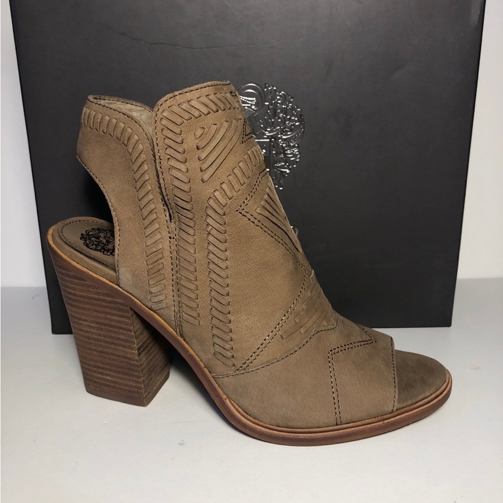 Vince Camuto Karinta Women’s 10M Open heel & toe leather ankle Sandals Zip up